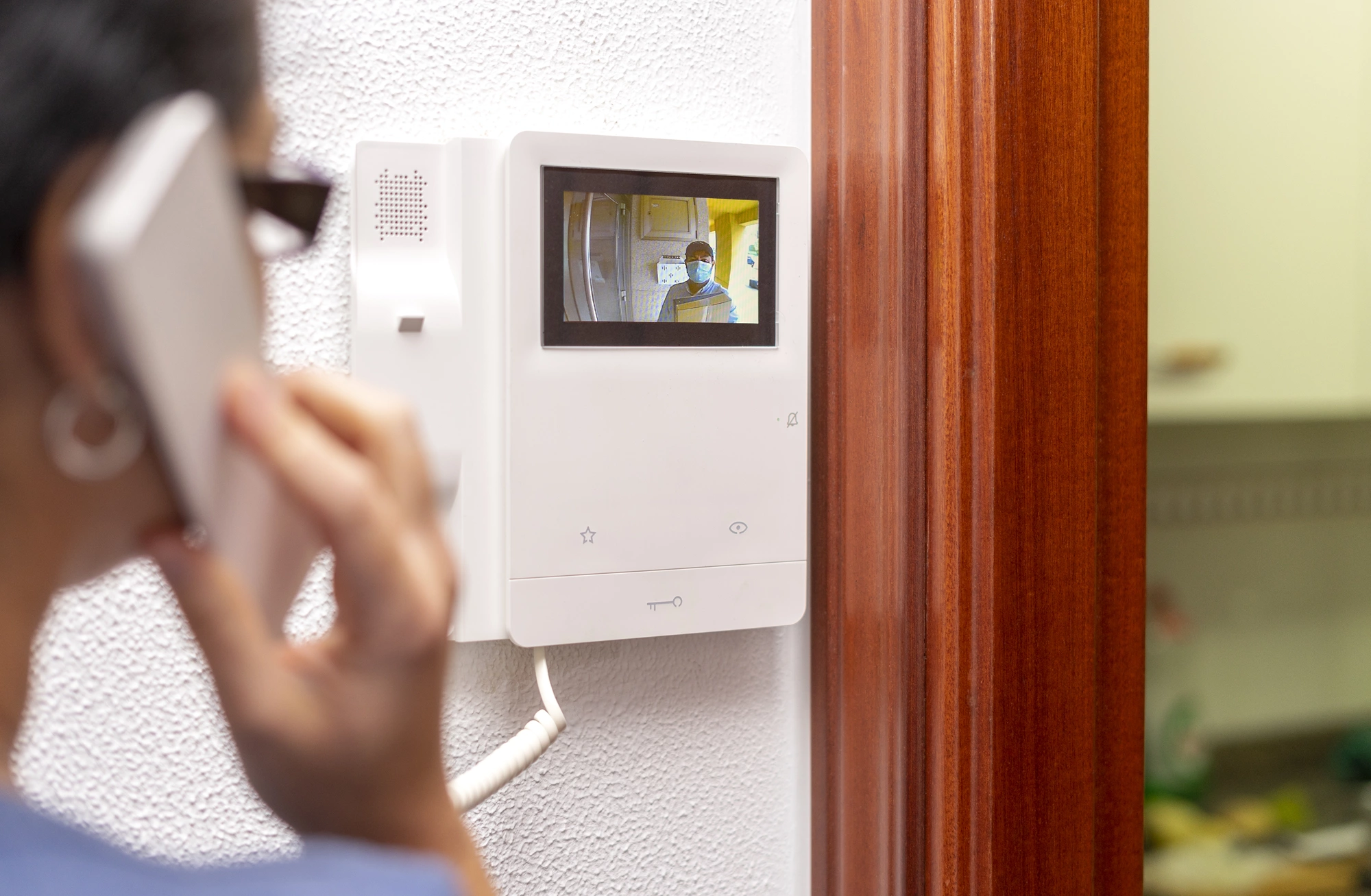 Intercom System - Interfoni dhe Videofoni për shtëpi banimi dhe ndërtesa të medha - Intercom per Biznese - Dyqane - City Alarm ne Prizren